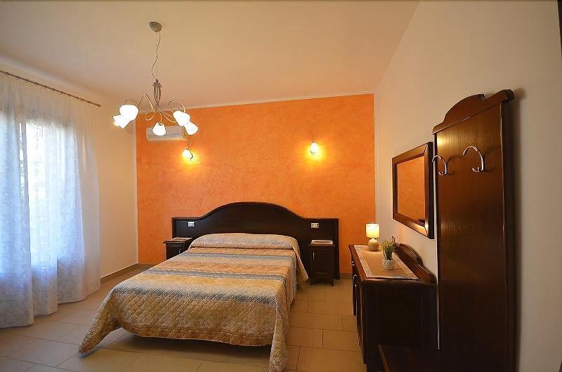 Baia Santa Margherita B&B Кастелуцо Екстериор снимка