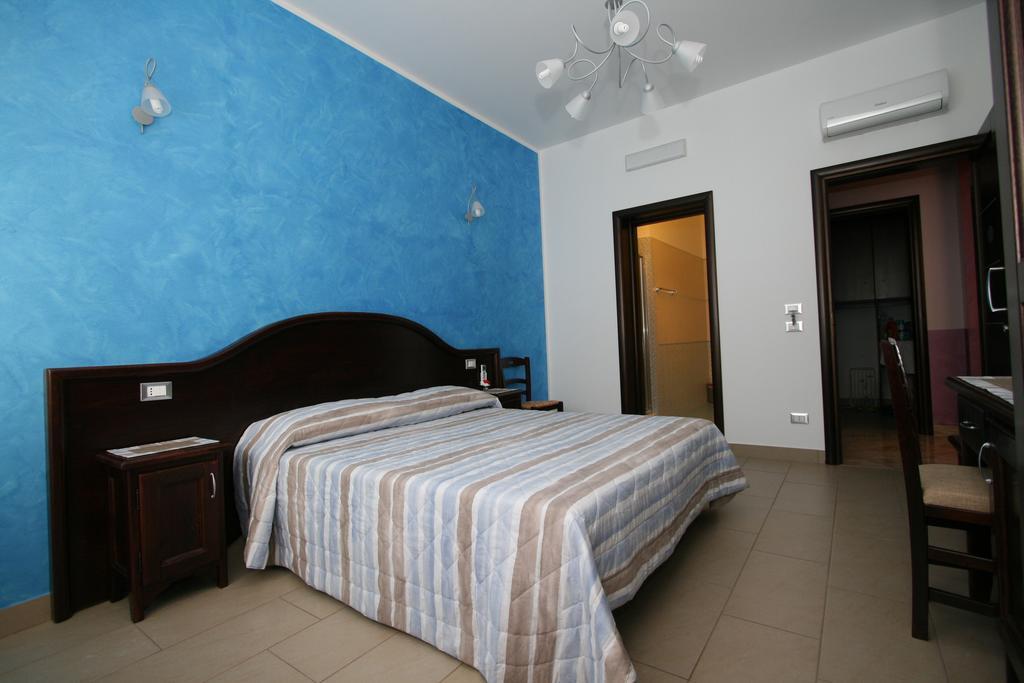 Baia Santa Margherita B&B Кастелуцо Стая снимка
