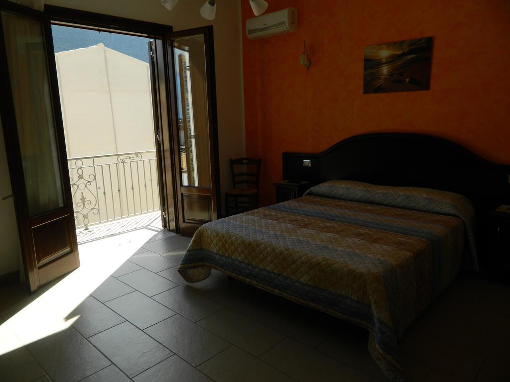 Baia Santa Margherita B&B Кастелуцо Стая снимка