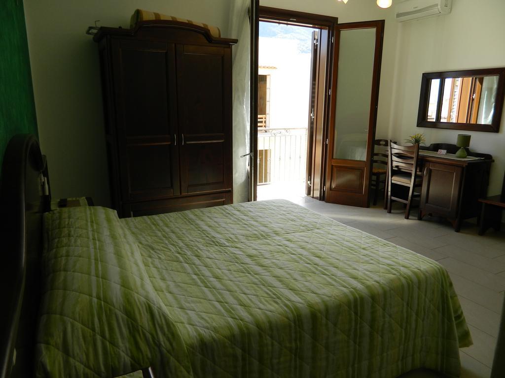 Baia Santa Margherita B&B Кастелуцо Стая снимка