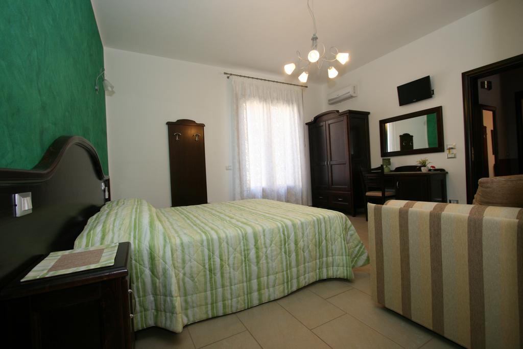 Baia Santa Margherita B&B Кастелуцо Стая снимка