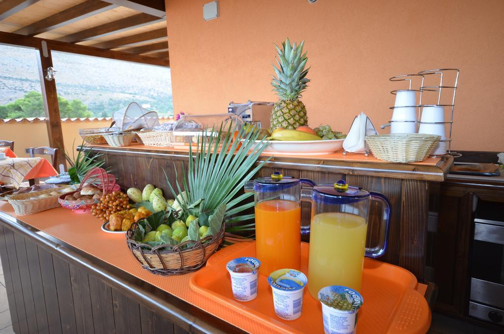Baia Santa Margherita B&B Кастелуцо Екстериор снимка