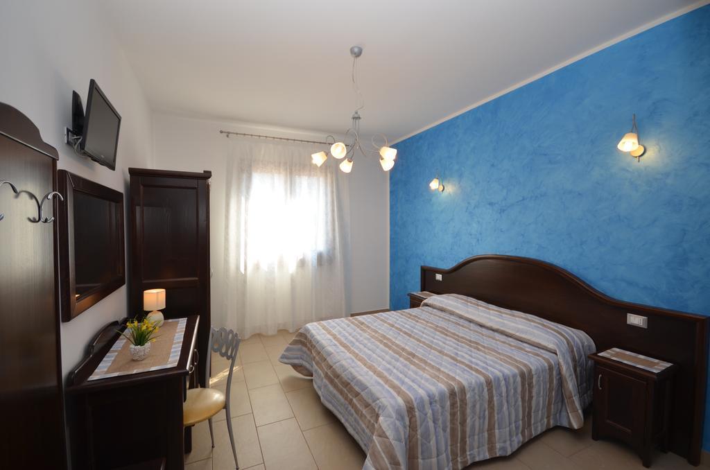 Baia Santa Margherita B&B Кастелуцо Стая снимка