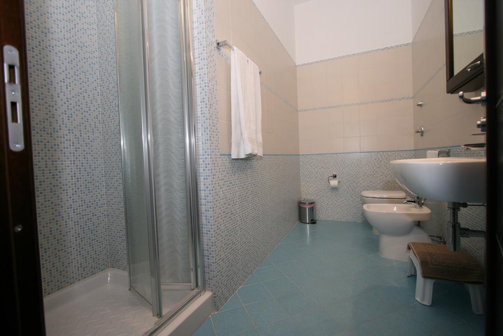 Baia Santa Margherita B&B Кастелуцо Стая снимка