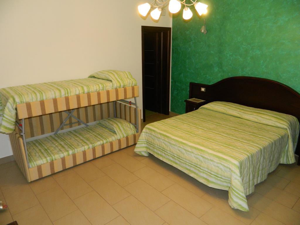 Baia Santa Margherita B&B Кастелуцо Стая снимка