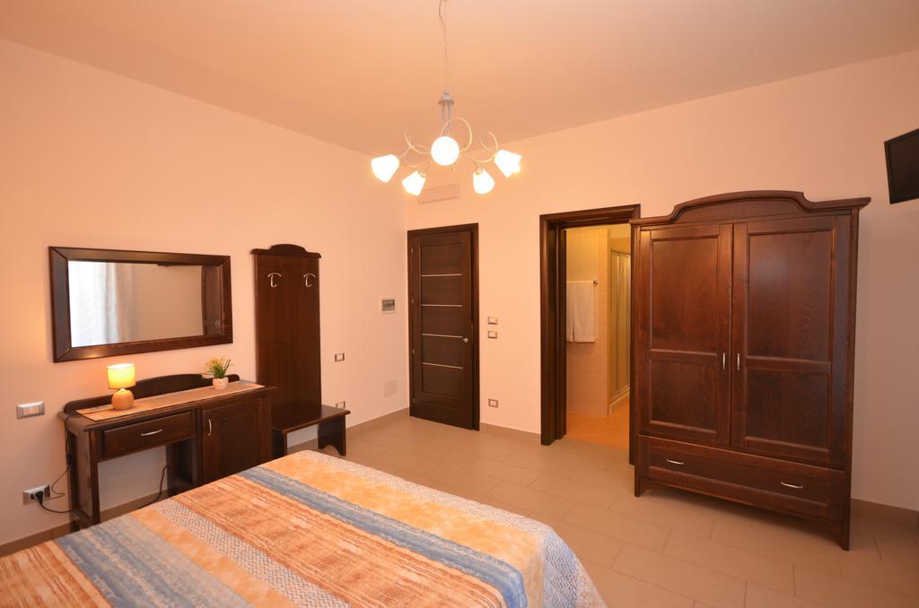 Baia Santa Margherita B&B Кастелуцо Стая снимка