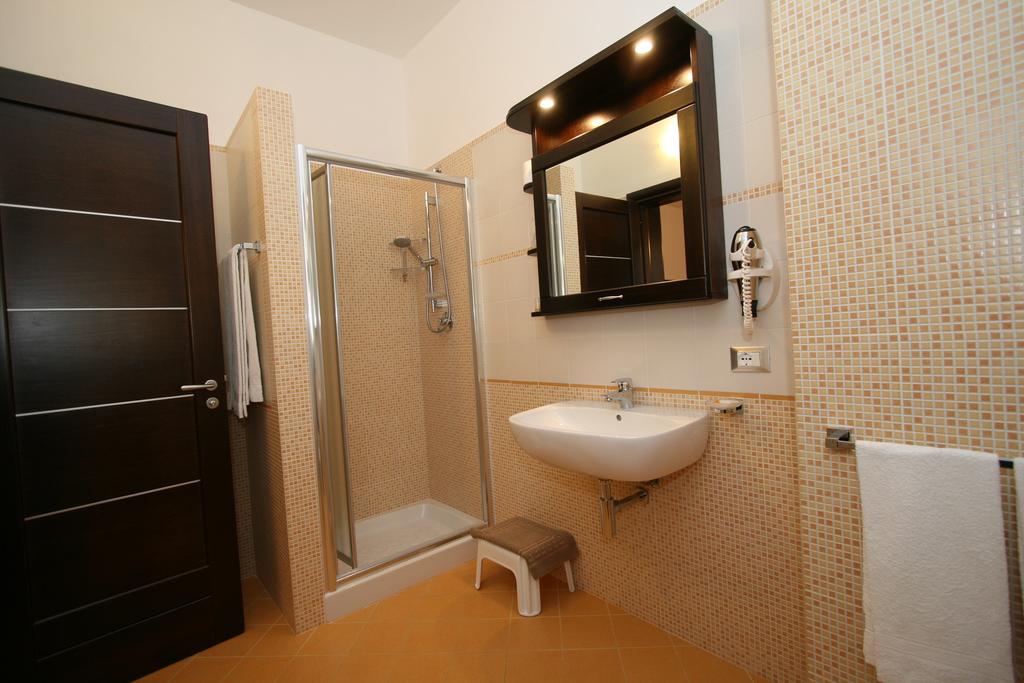 Baia Santa Margherita B&B Кастелуцо Стая снимка