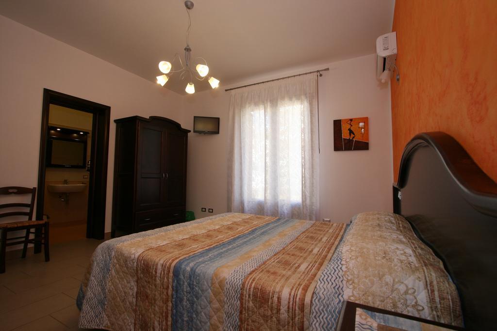Baia Santa Margherita B&B Кастелуцо Стая снимка