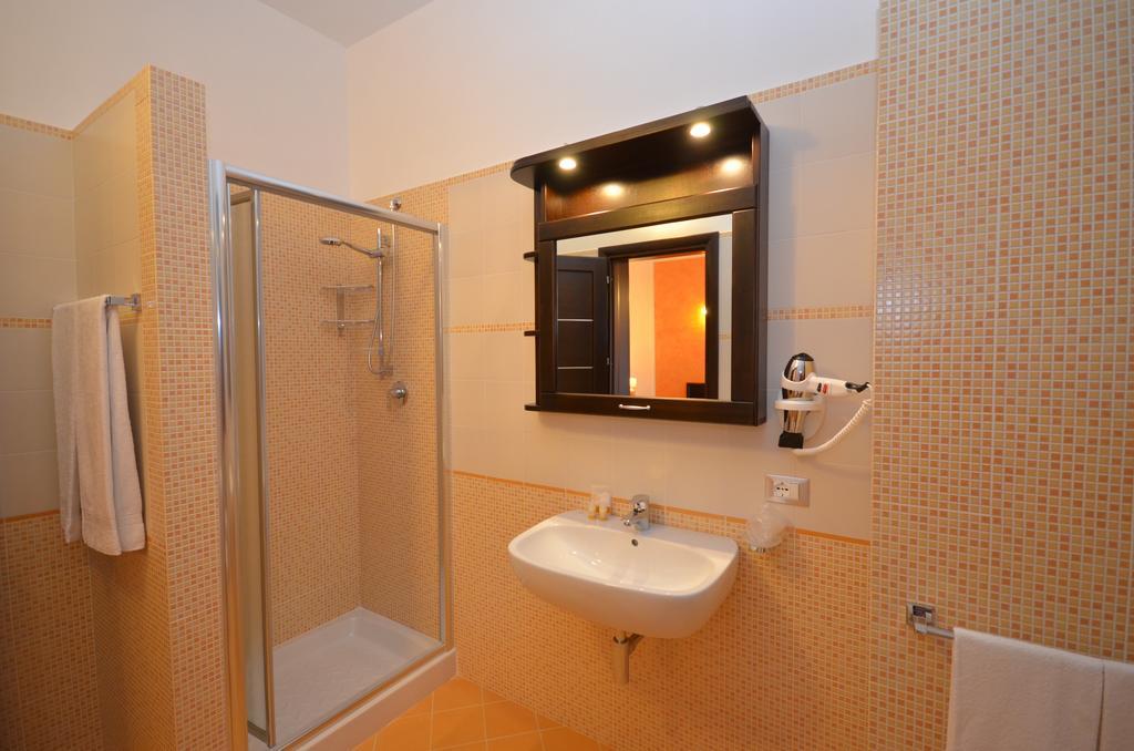 Baia Santa Margherita B&B Кастелуцо Стая снимка